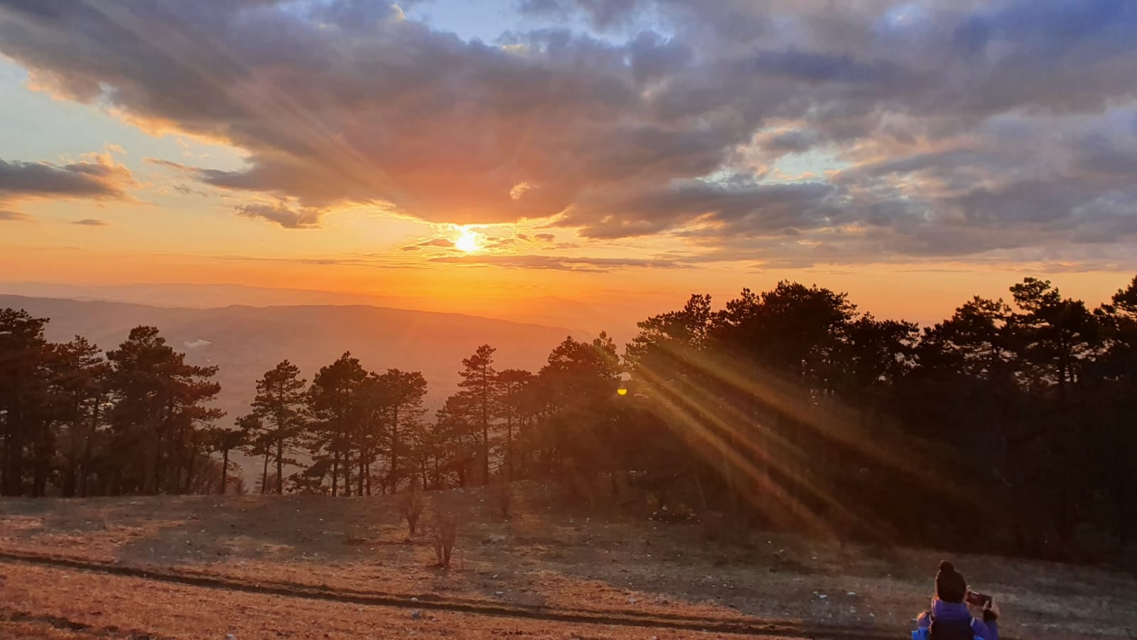 TRAMONTO DI FERRAGOSTO SUL MONTE SUBASIO...SUNSET TREK E BOLLICINE